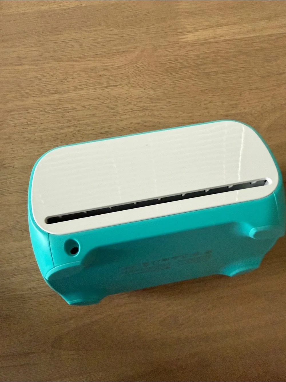 Cricut Joy Kit with Teal and White Machine and Assorted Pens and Labels - Picture 11 of 12
